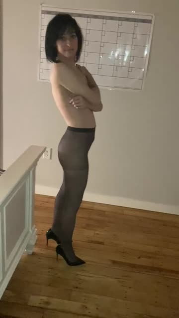 i'll answer the door just like this when you come over ❤️❤️