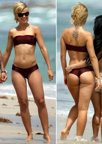 mena suvari at the beach.