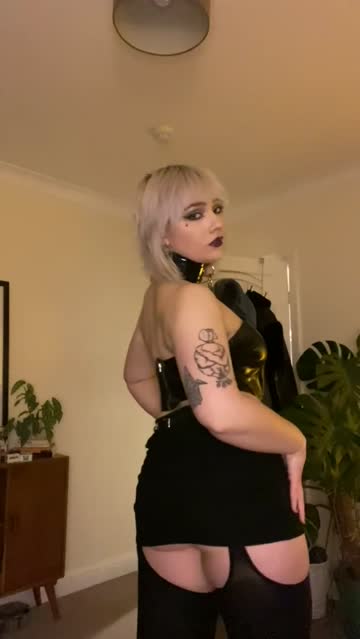 can i be your kinky emo gf? 🖤