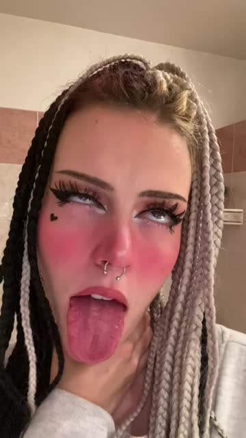 drooling while choking myself 🤤🥰🙊👅💦