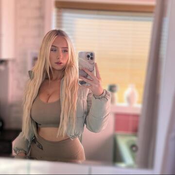 the queen 👑 looking 🔥