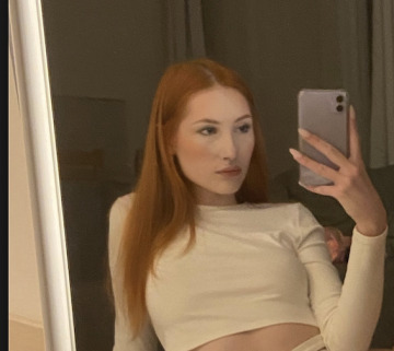 like if you love redheads who wear cream colors 🦢👩🏻‍🦰🤍