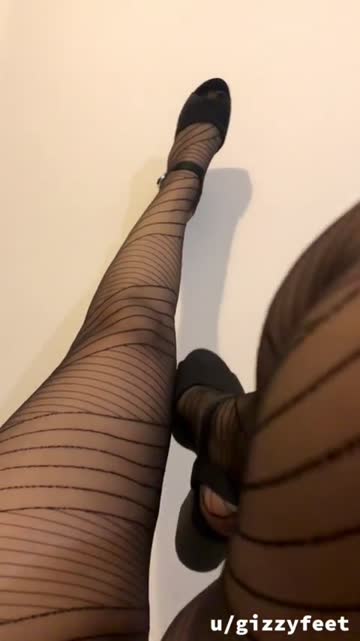 let me teasing you inside my striped tights 🥰