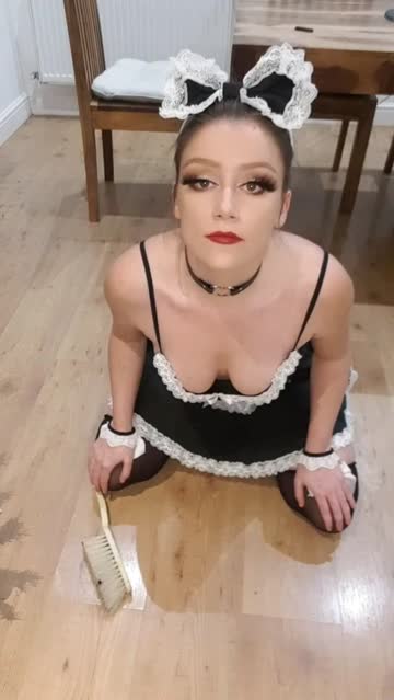 anyone in need of a spit and polish? or do you prefer a polish a swallow? 🤭🤪 what triggers would you set this hypno slut maid?