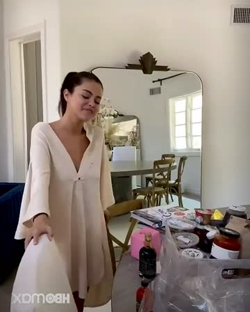 selena gomez's jiggles