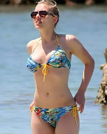 scarlett johansson with that fuck body