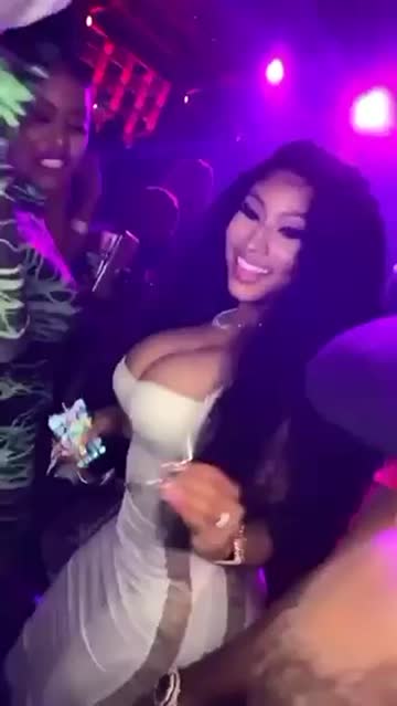 nicki titty twerk