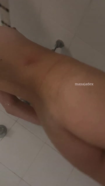 showing off my tiny body in the shower is always fun