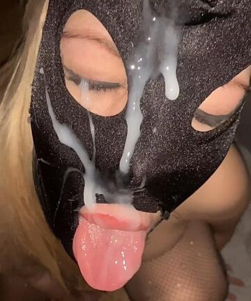 say hi if you want me to play with your cock..