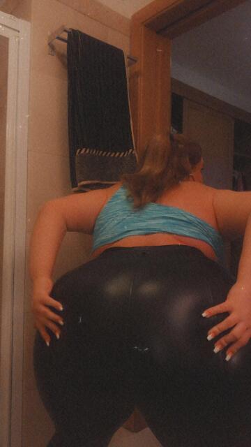 my ass looks best in leather😉 what you think?