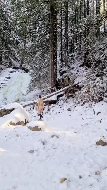 a naked hike to the frozen falls, yes i'm crazy & yes i'm fun 😜