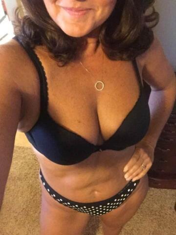 kik goofy_goober_69 for more of my gilf wife. include asl & sample pic in 1st message. anderson/clemson people preferred.