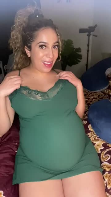 would anyone here actually fuck a pregnant girl that looks like me?🥺