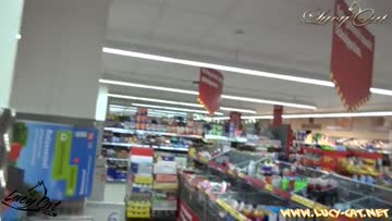 [/r/nsfw_5seconds] fucking in the grocery store