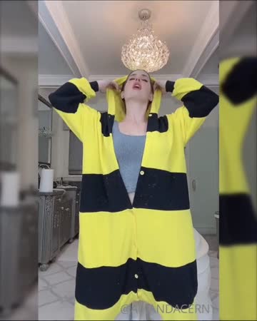 amanda cerny striptease nipple slip