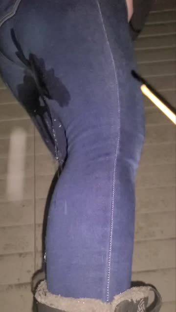 piss drunk, pissing myself in the snow😇