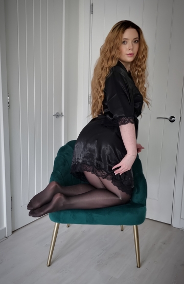 how badly do you want to see my nylon booty?