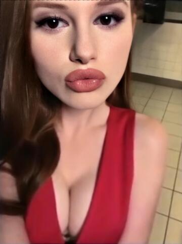 madelaine petsch's dick sucking lips & killer cleavage are great to stroke to