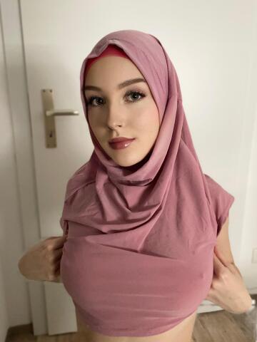 what am i hiding under my hijab? 🤫