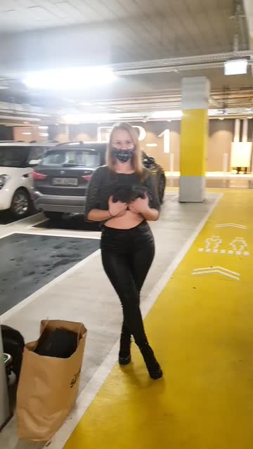 how many cameras are in that underground parking garage. heh