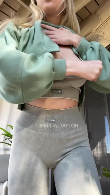 let’s start the weekend off with a little surprise! or should i say big?