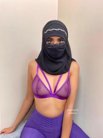 hoping there is at least 1 person that appreciates small boobs🥺