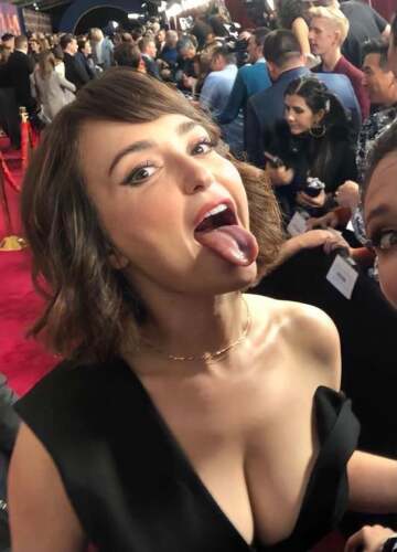 milana vayntrub,