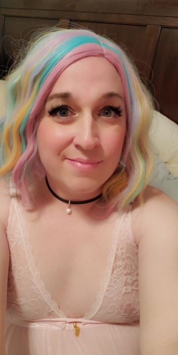 do you like pretty trans girls with pastel hair? 💜💙💛🤍