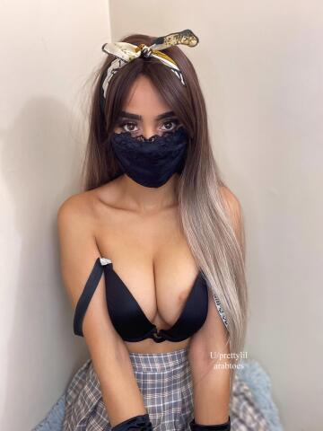 who wants to destroy my tight arab pussy?😍