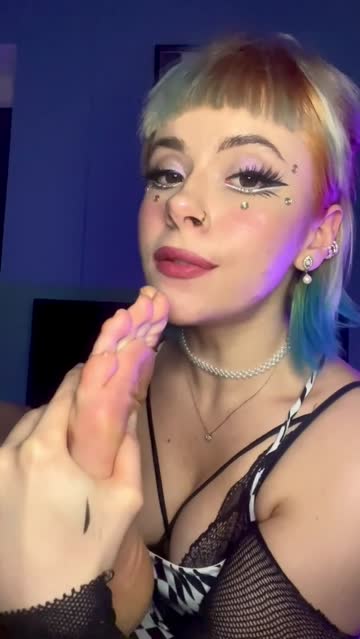 it's the best way to end the day... licking my sweet, then going to sleep and dreaming that someone can do this with me.