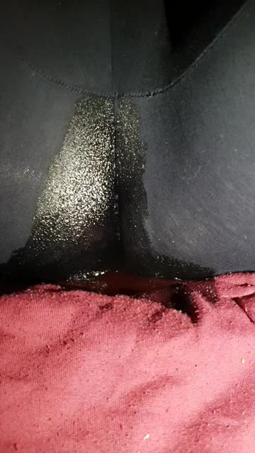 loud and warm hissy piss in my leggings in bed on a cold day. you can see steam coming from them because its so cold 🤭