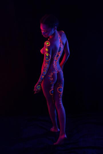 blacklight body painting