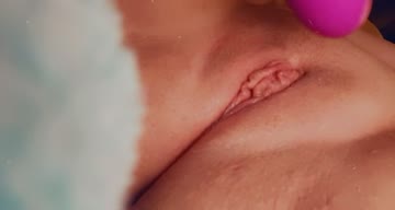 pulling out her vibe at the moment of orgasm (@0:05)