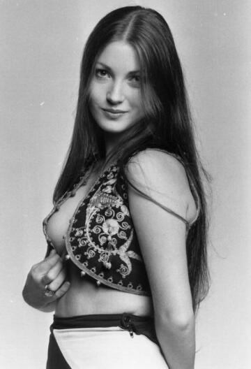 gorgeous jane seymour in the 1970s.