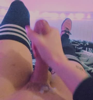 the lighting wasn't the best, but i had to share this cumshot with you! it almost broke me ✌️🤤