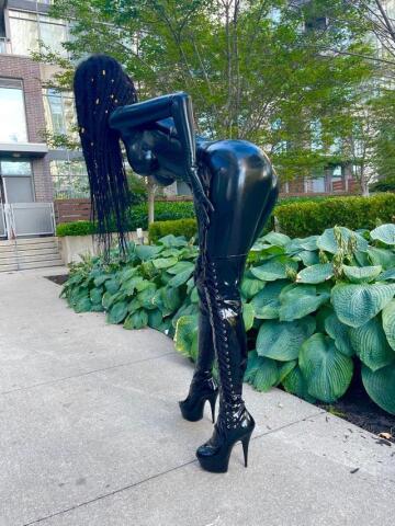 i love wearing latex in public!😍