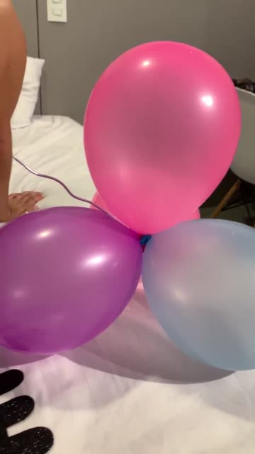 hiii!! cum celebrate my birthday with me