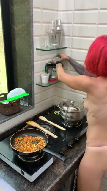 naked coocking is the only way