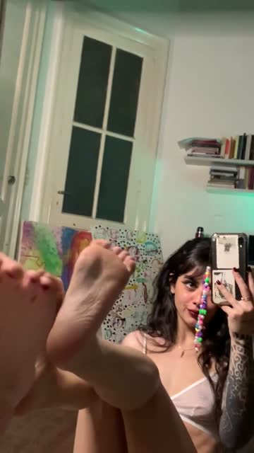 no bf to share foot fetish with so hii 😋 you’re now my bf