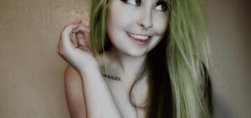 🖤follow me for free for lewds or subscribe for daily nudes! i’m a thicc emo slut that wants to make you cum 🖤