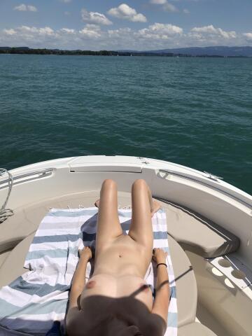 live is better on a boat ✌🏼