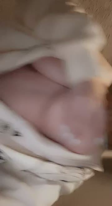 who else wears nothing underneath their hoodies when they go outside? 😈