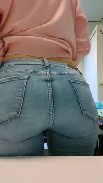 back from vacation butt still [f]eeling peachy