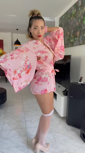 if even 5 guys like this, i'll celebrate and fuck myself 🙈