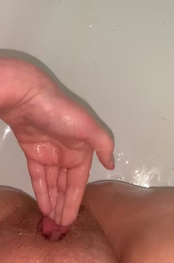 obsessed with fisting and peeing at the same time 🥵🤤