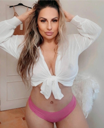 would you date a 47 yo milf like me