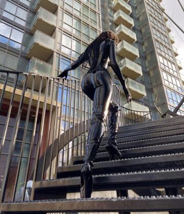 i love wearing latex in public!😍