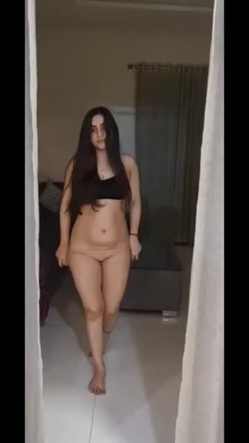 extremely horny babe showing her tits and fingering pussy[link in comment] 💦💦