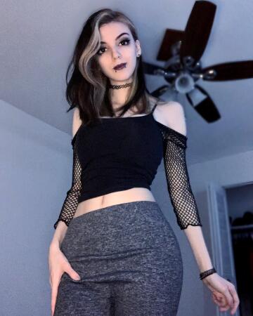 feeling sexy in this 🖤