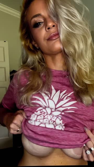 tease amateur tits blonde milf big tits nsfw video